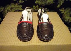 Женские кожаные фирменные босоножки Bata.в хорошем состоянии.размер 36.