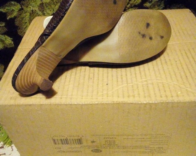 Женские кожаные фирменные босоножки Bata.в хорошем состоянии.размер 36.