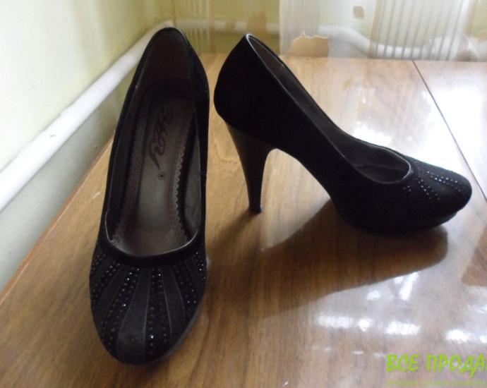 жіночі чорні замшеві туфлі